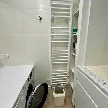 Mobility Lease- Sunny With Large Balcony, Park View At 15 Apartament