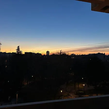 Mobility Lease- Sunny With Large Balcony, Park View At 15 파리