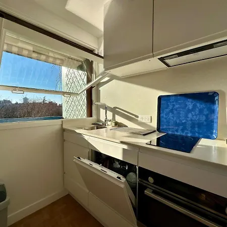 Mobility Lease- Sunny With Large Balcony, Park View At 15 Apartment