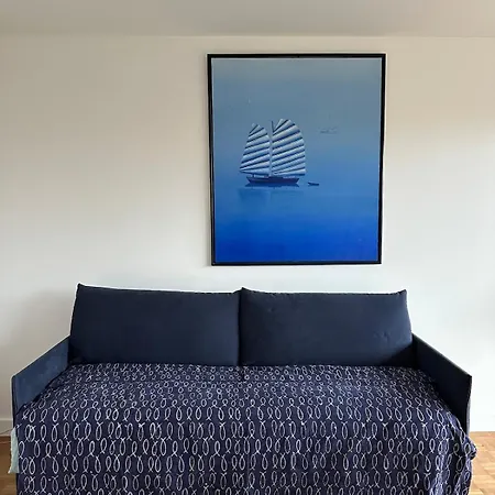 Mobility Lease- Sunny With Large Balcony, Park View At 15 Appartement *