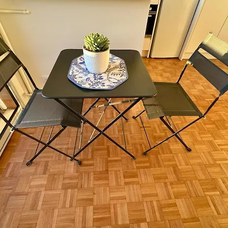 Mobility Lease- Sunny With Large Balcony, Park View At 15 Appartement