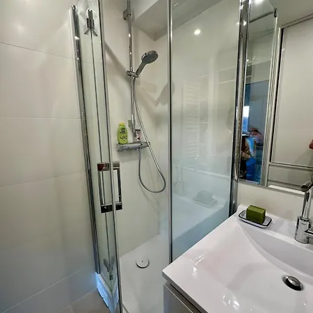 Mobility Lease- Sunny With Large Balcony, Park View At 15 Appartement Paris