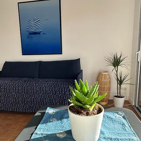 Mobility Lease- Sunny With Large Balcony, Park View At 15 Appartement Paris