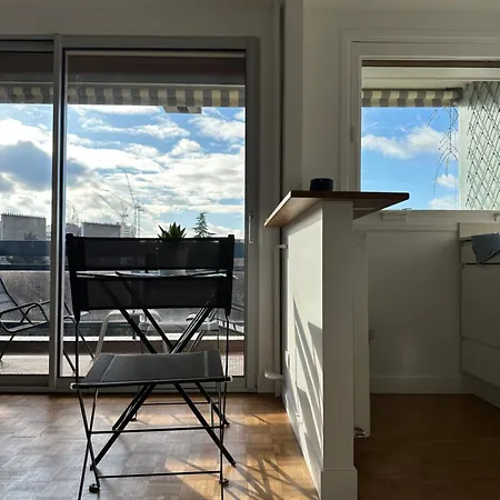 Mobility Lease- Sunny With Large Balcony, Park View At 15 Appartement *